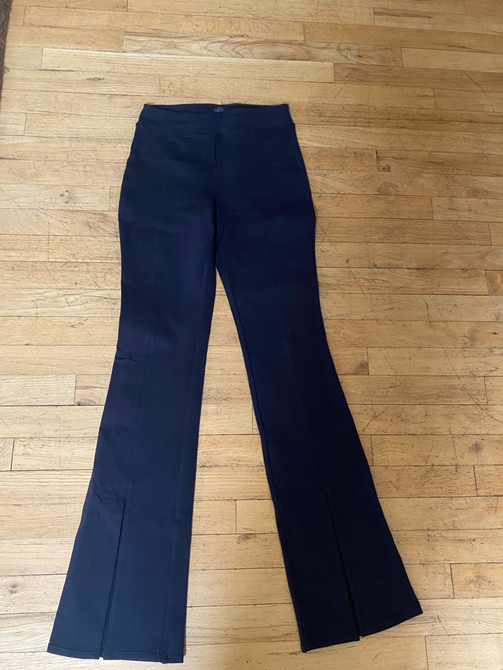 ALO size medium pants. Great condition!!